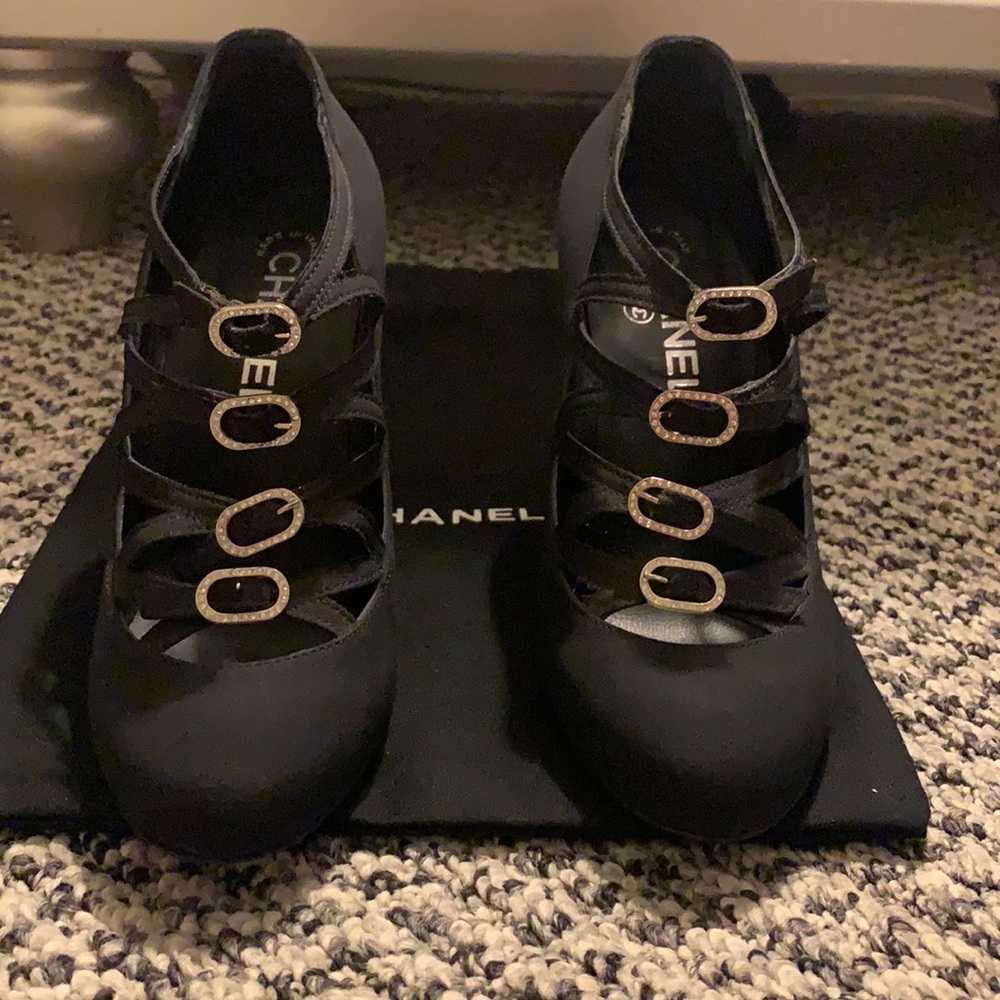 ❤️sold❤️CHANEL black heels with rhinestone buckles. Size 37.5